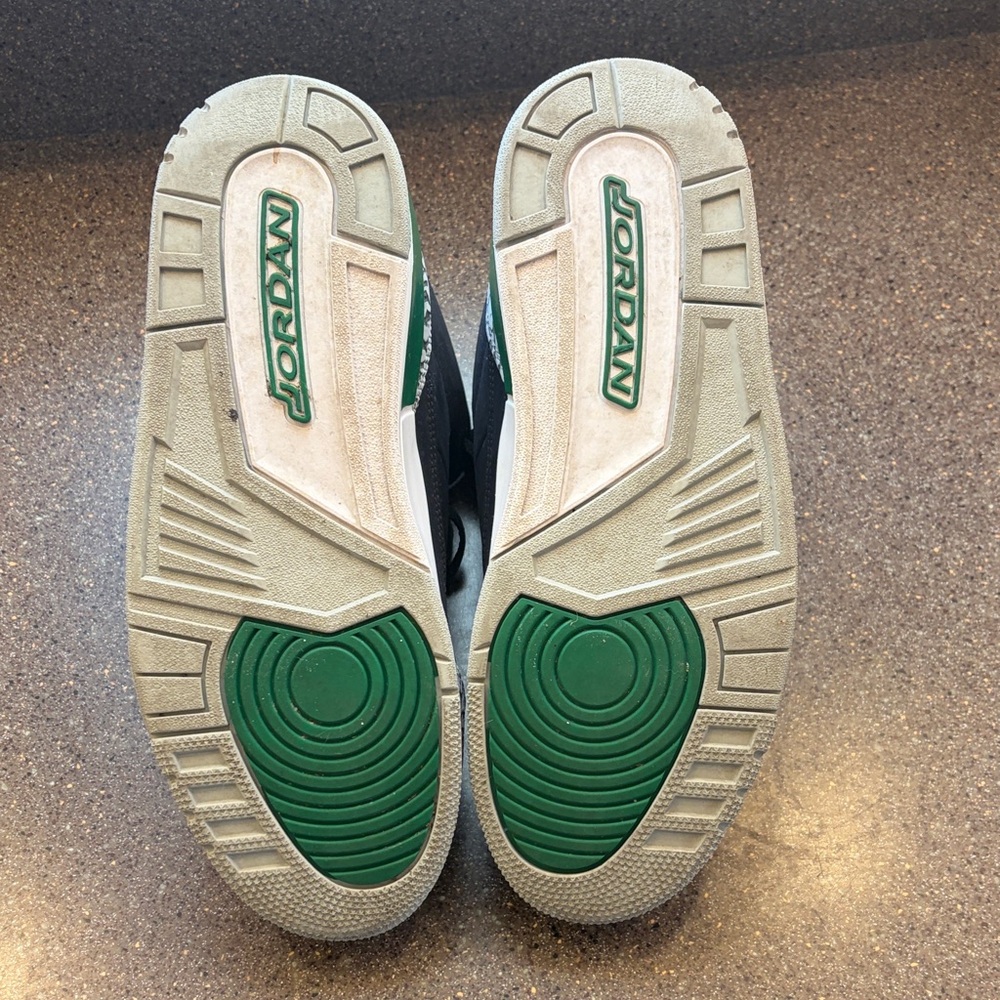 Jordan basketball Shoes Black and Green - Picture 7 of 8